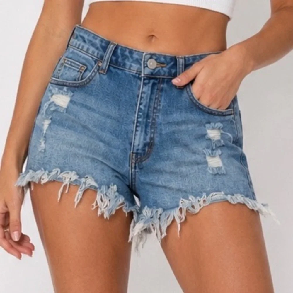 Wax Jean Women Distressed High Waisted Denim Shorts Light Wash Frayed Hem Size L